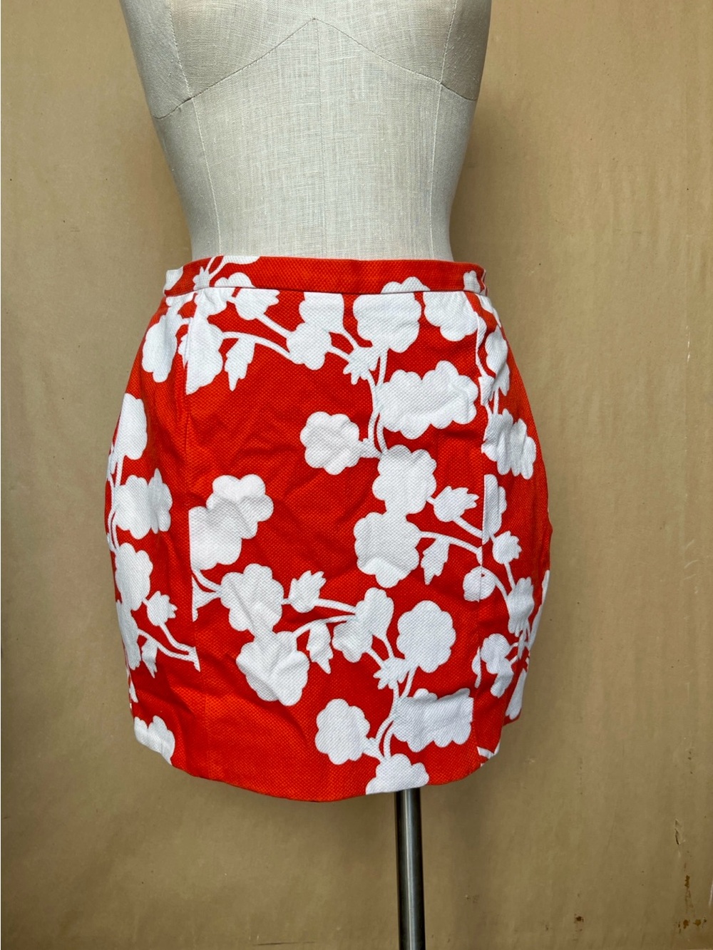 Diane Von Furstenberg Red & White Floral Mini Skirt - Size 10